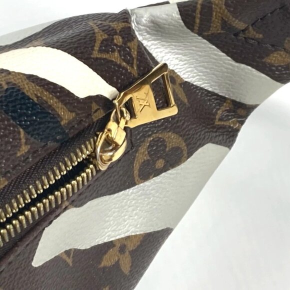 LOUIS VUITTON M45106 Monogram League of Legends collaboration Bum bag body bag - Picture 11 of 15